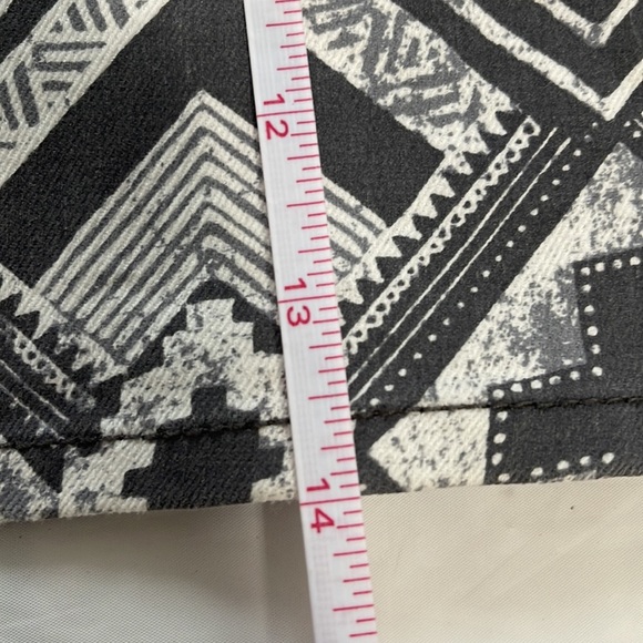 H&M women’s grey and white skirt with zipper in back Size 8 - Picture 7 of 8